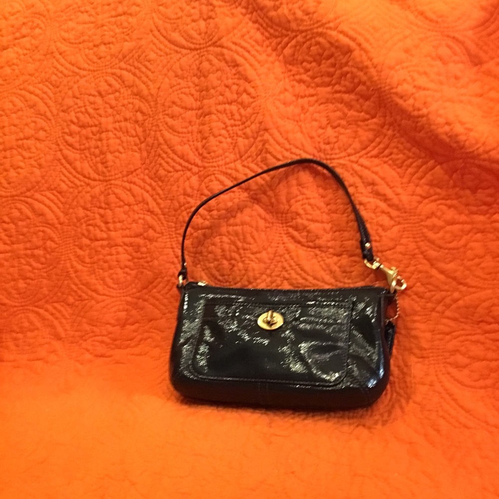 COACH patent wallet Wristlet in navy. EUC - Picture 6 of 8
